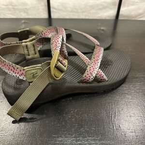 Thomas Rhett Chacos Youth Size 6 (equivalent Women’s 8)